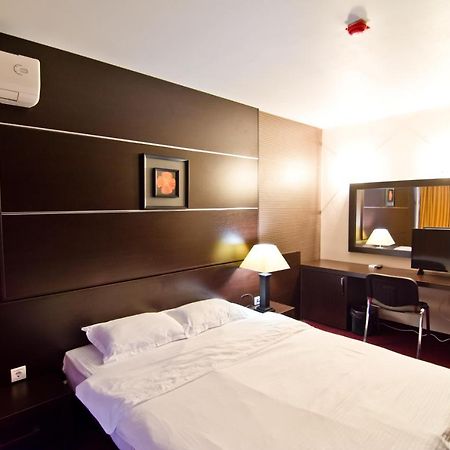 Hotel Romantika Haskovo Bagian luar foto